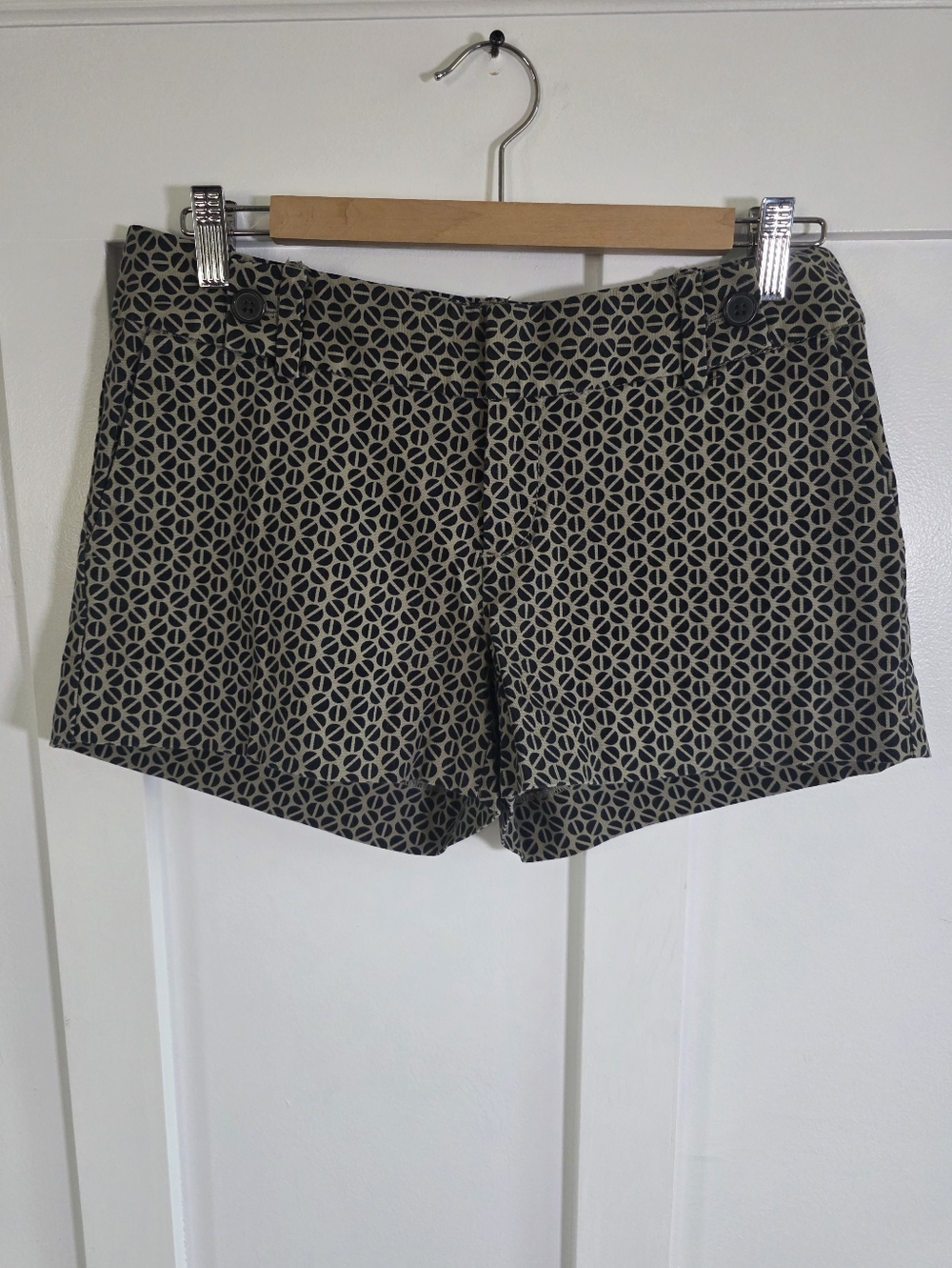 Banana Republic Black/Cream Patterned Ryan Fit Dress Shorts,quiet Luxury, Size 4 - Picture 2 of 16